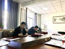 太阳成集团tyc122cc领导为获奖员工写喜报